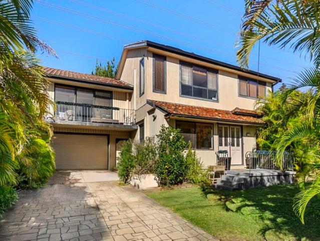 Expansive Family Living in the Heart of Miranda