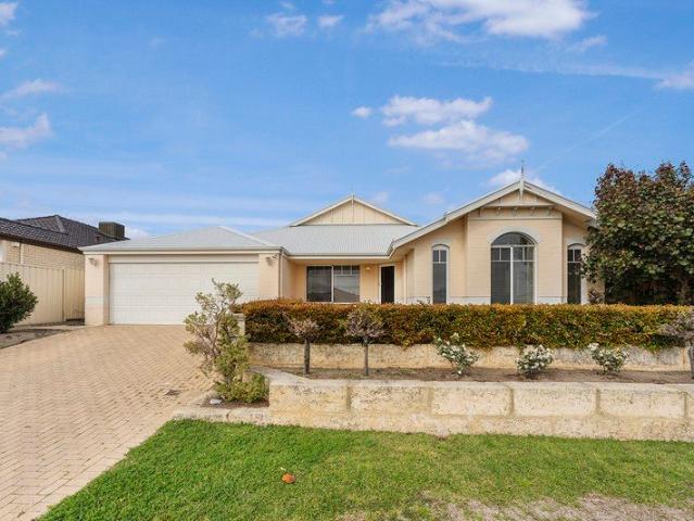 EXPANSIVE FAMILY LIVING IN A GREAT LOCATION!