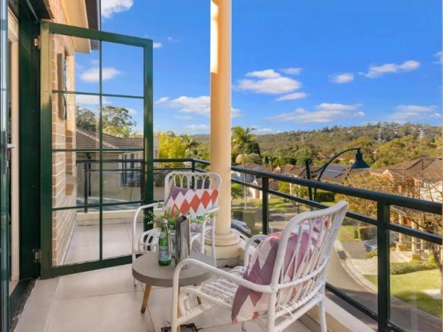 Expansive Family Living in a Peaceful Leafy Setting