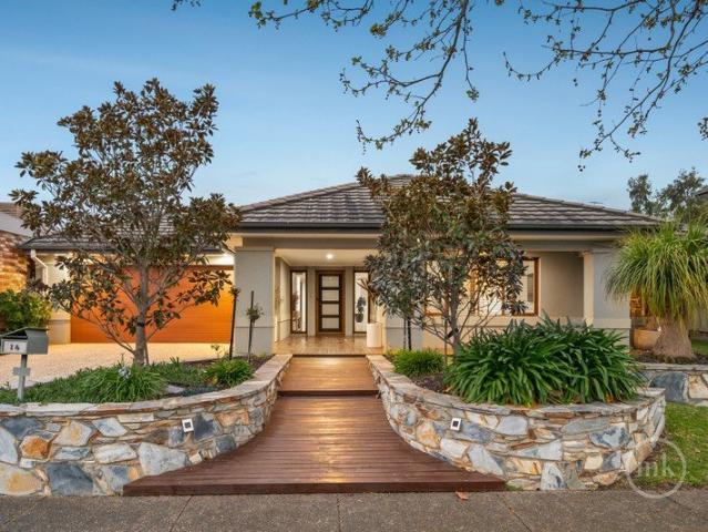 Expansive Family Living in an Exceptional Parkside Position