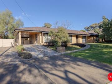 Expansive Family Living in Golden Square