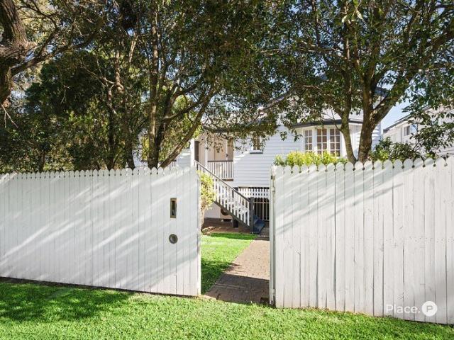 Expansive Family Living on 810m² in a Prime Norman Park Position