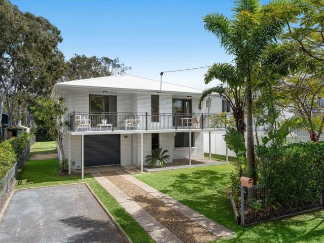 Expansive Family Living on 831sqm
