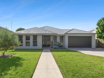 Expansive Family Living on 872.6sqm in a Prime North Richmond Location