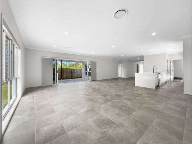 Expansive Family Living | Parkland backdrop & Cul De Sac Location