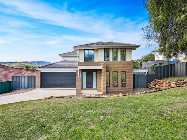 Expansive Family Retreat Offering Space, Style & Spectacular Views