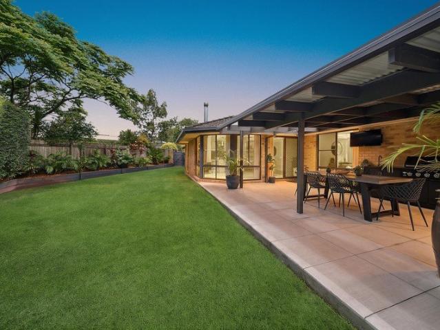 Expansive five bedroom contemporary, on 836sqm