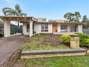Expansive Five Bedroom Home on a Prime Corner Allotment!
