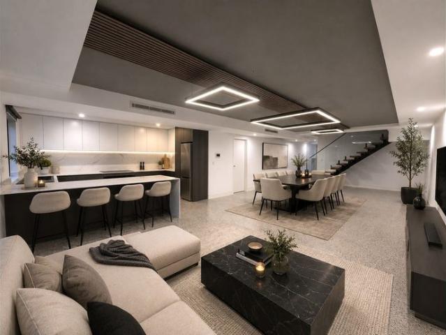 EXPANSIVE FIVE BEDROOM TOWNHOUSE