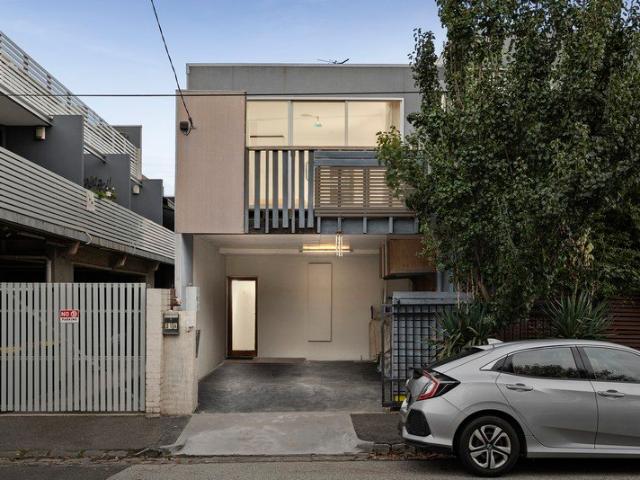 Expansive floorplan, comfortable and close to everything