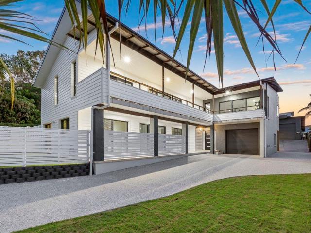 Expansive Kingscliff Hill Estate with Panoramic Ocean Views and Exceptional Dual Living