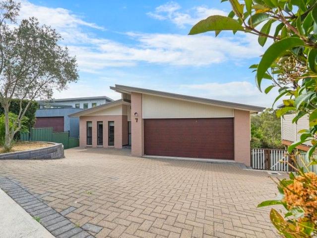 Expansive Home With Dual Living Capabilities