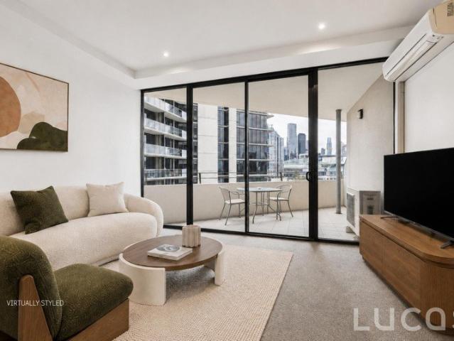 EXPANSIVE HARBOUR FRONT SANCTUARY WITH TWO PRIVATE BALCONIES