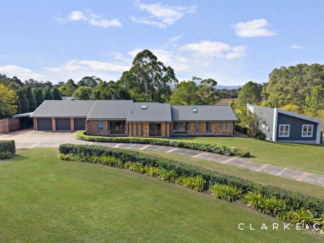 EXPANSIVE LIVING WITH A SCENIC BACKDROP!