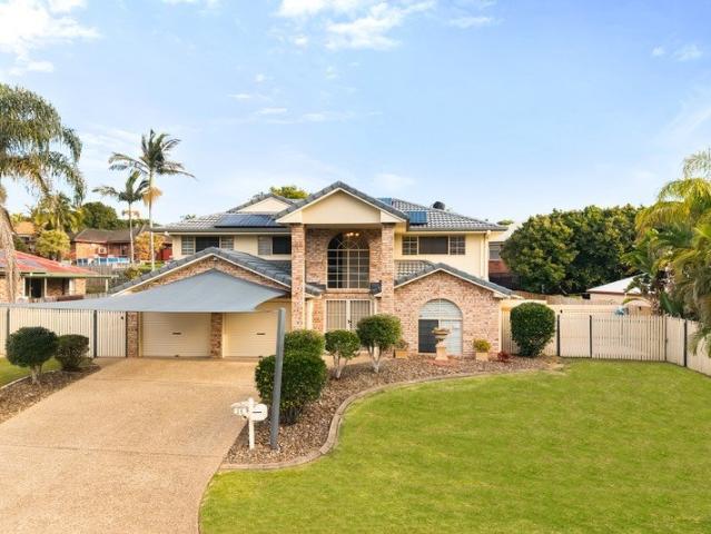 Expansive Modern Family Home Mansfield State High School Catchment