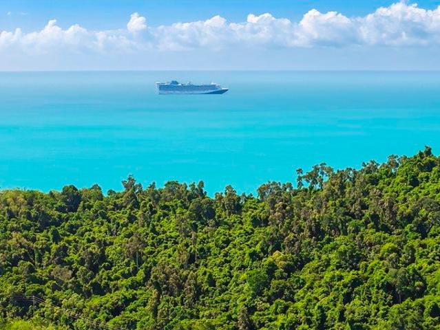 Expansive Mandalay Homesite with Sunset Views Across Airlie and the Coral Sea