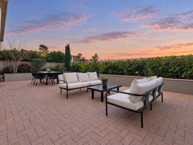 Expansive North Facing Garden Residence An Extraordinary 338sqm on Title