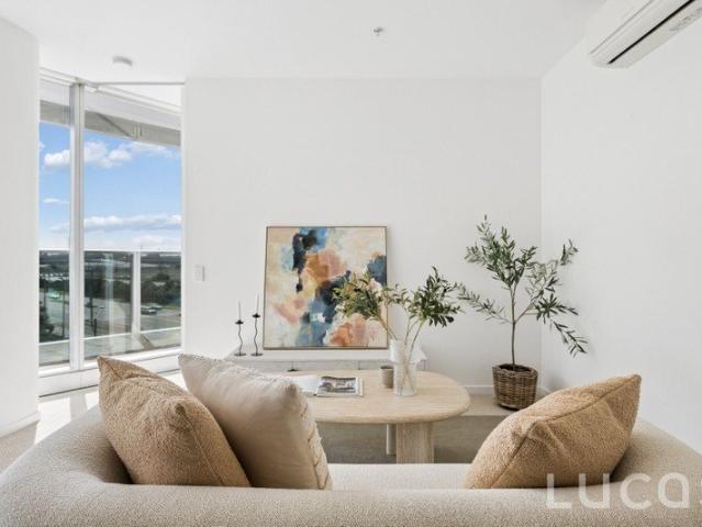 EXPANSIVE NORTH FACING LIVING AT THE QUAYS