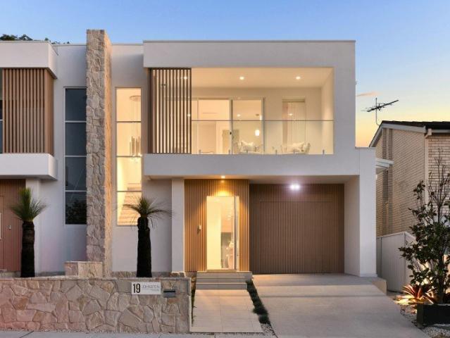 Expansive New Family Haven In Coveted Coastal Setting, With LUG