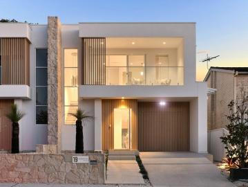 Expansive New Family Haven In Coveted Coastal Setting, With LUG