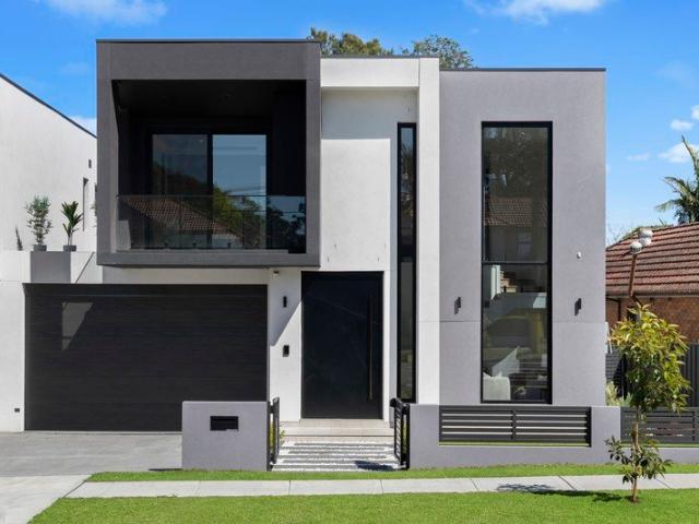 Expansive scale, luxury home with level access