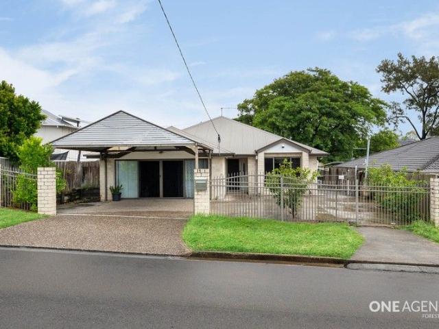 Expansive 6 Bedroom Family Home with Potential