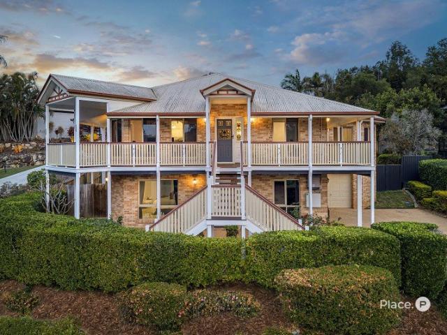 EXPANSIVE SIX BEDROOM QUEENSLANDER WITH PRIVACY AND VIEWS