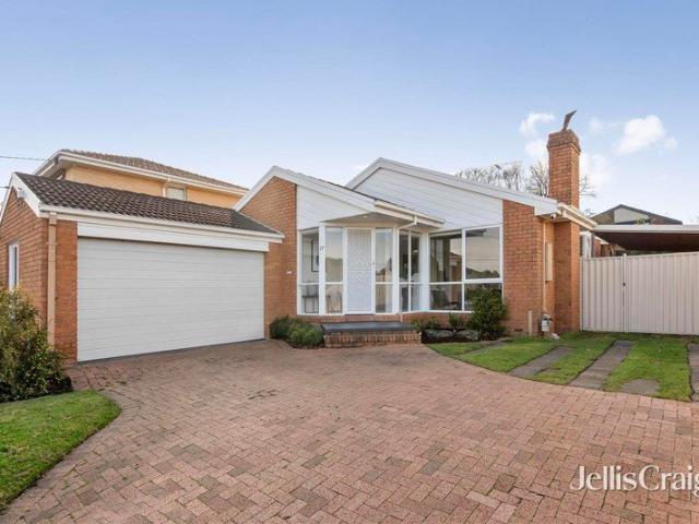 Expansive single level family home in an enviably convenient location