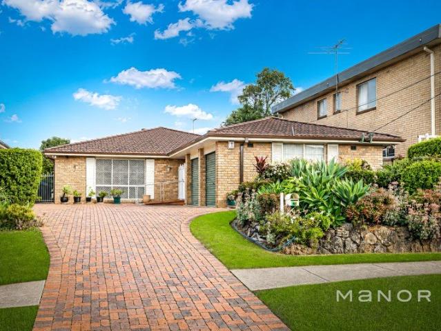 Expansive Single Level Family Living In Winston Hills