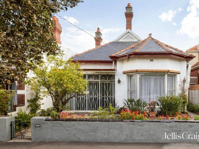 Expansive Single Level Living with Dual Street Access
