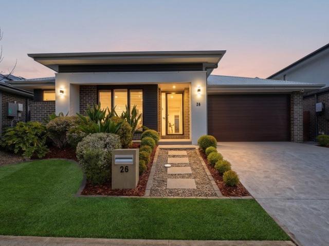 EXPANSIVE SINGLE LEVEL LIVING WITH SOLAR & BATTERY IN PRESTIGIOUS ASCOT GROVE ESTATE