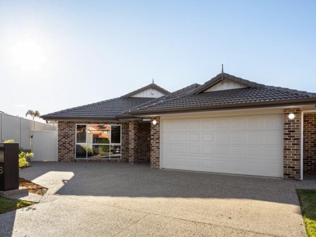 Expansive Single Level Living In Peaceful Bridgeman Downs Cul de sac