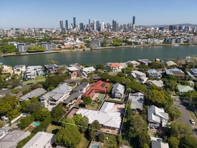 Expansive single level living on 1,291sqm in a blue chip Hawthorne street