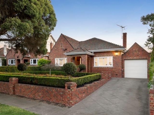 Expansive Single Level Living on the Village Edge