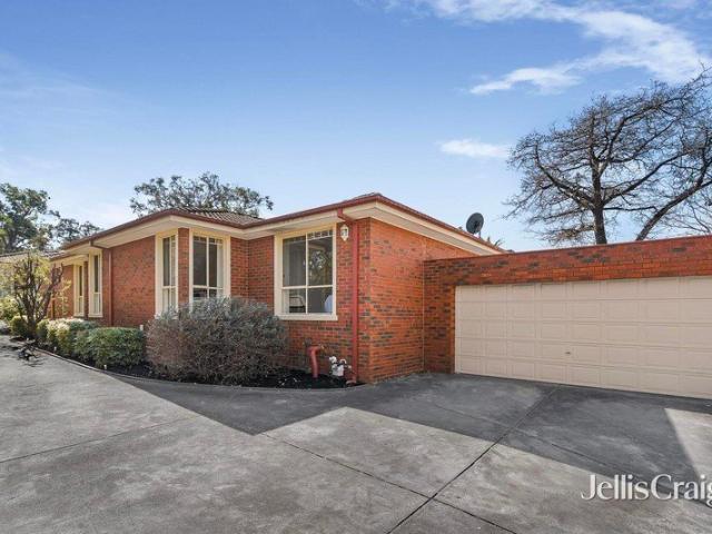 Expansive single level unit in an exceptionally convenient location