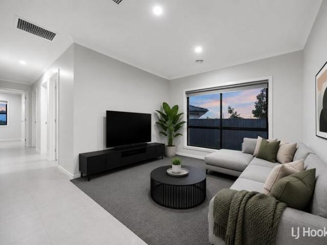 Expansive Single Storey Living in a Prime Strathtulloh Position! APPLICATIONS NOW OPEN
