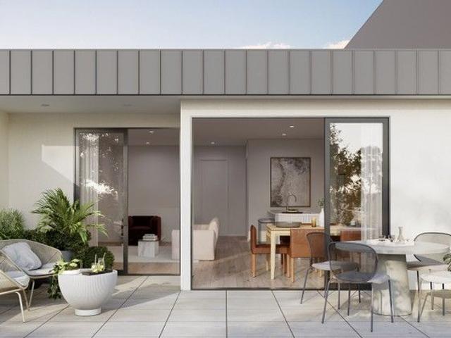 Expansive & Stylish 4 Bedroom Townhouse