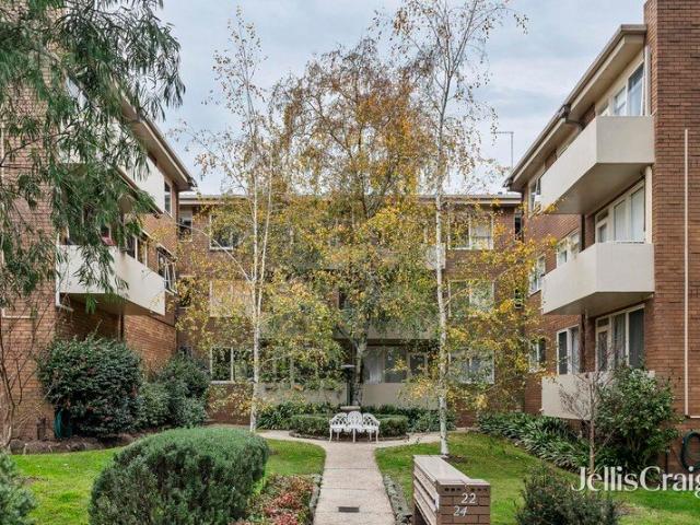 Expansive & stylish city view sanctuary near the Yarra