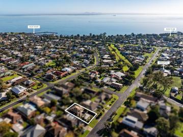 Expansive Sun Drenched Family Living with Bay Views and a Lifestyle to Match