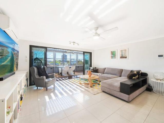Expansive Penthouse Living in the Heart of Neutral Bay