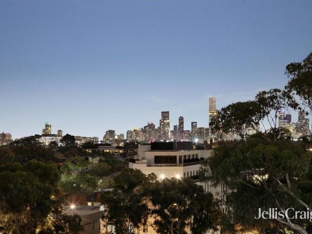 Expansive rooftop terrace in the coveted heart of Hawthorn