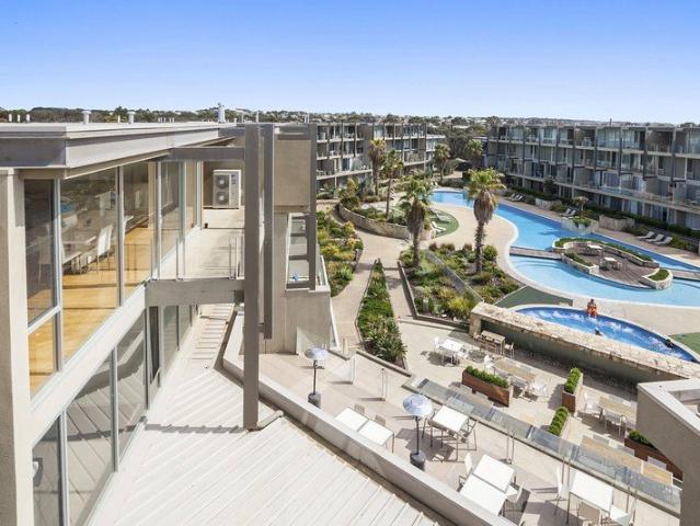 Expansive Waterfront Penthouse with Panoramic Rooftop Views