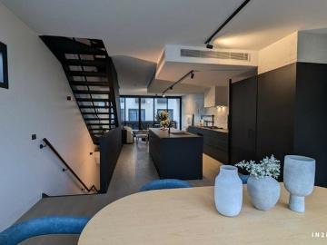 Expansive Townhouse Paradise Awaits