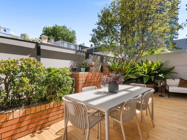 Expansive townhouse with flexible third bedroom/study