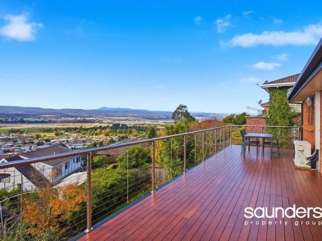 EXPANSIVE TAMAR RIVER VIEWS CLOSE TO SCHOOLS AND SHOPPING COMPLEX