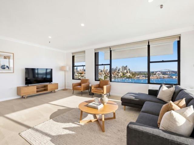 Expansive Three Bedroom Apartment with Spectacular Harbour Views | Unfurnished