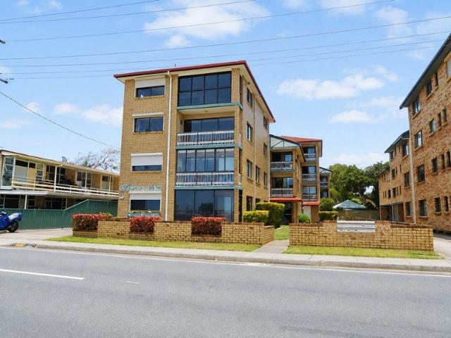 Expansive Two Level Penthouse with Uninterrupted Broadwater Views