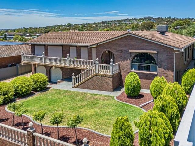 Expansive Two Story Family Home on 2000sqm