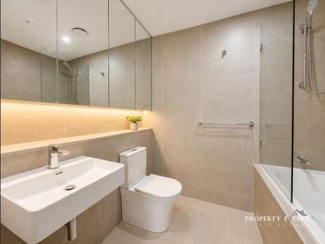 Expansive Unit in Prime Location!