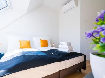 Expansive Vienna Attic Apartment Perfect for Families and Business Travelers near Messe Wien